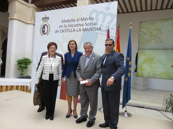 Madalla Iniciativa Social 2015 al Presidente UDP 